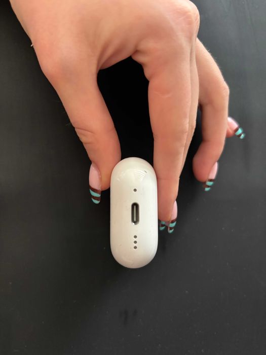Oryginalne opakowanie Airpods 4 z trybem redukcji hałasu
