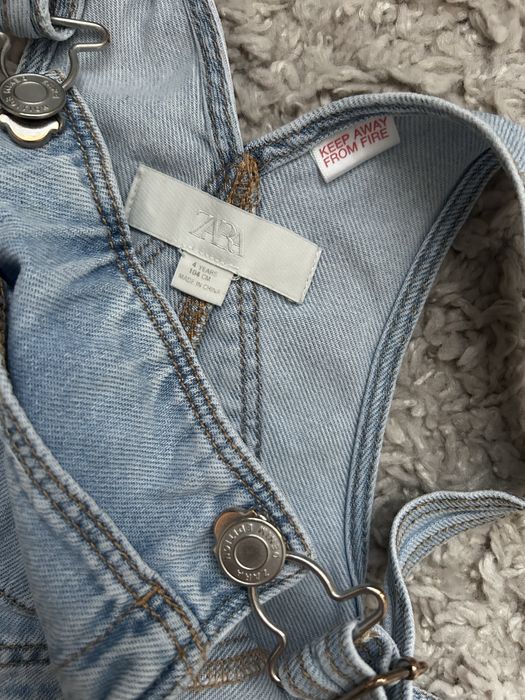 Zara джинсовий комбінезон 104