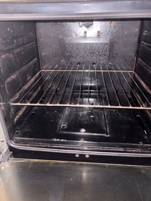 Fogão a gás com 6 bocas + forno