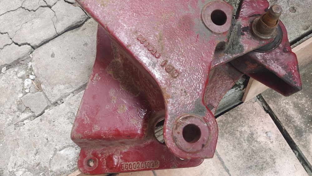 Крепление гидроусилителя к Renault  midlainer