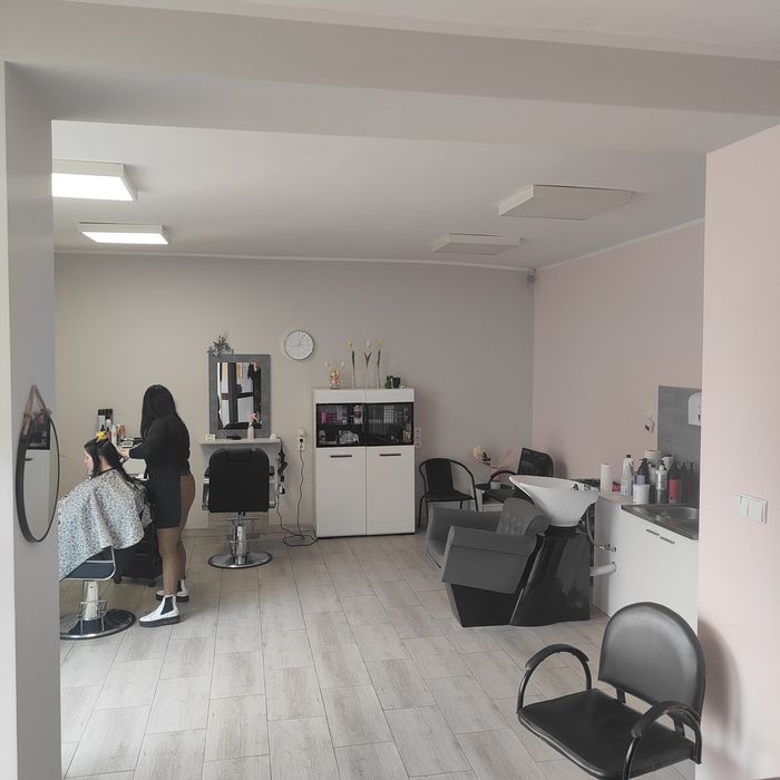 Podnajmę miejsce stylissce paznokci