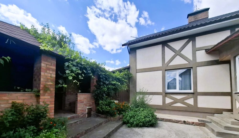 Буча. Сучасний будинок з ремонтом