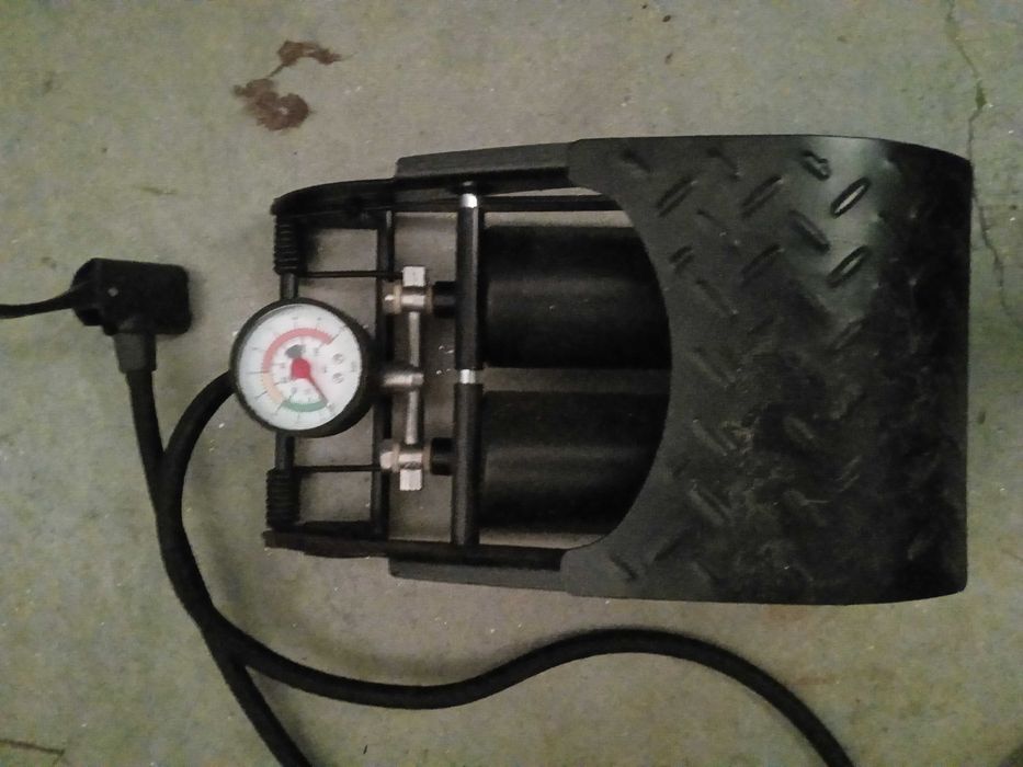 Bomba de encher de pé