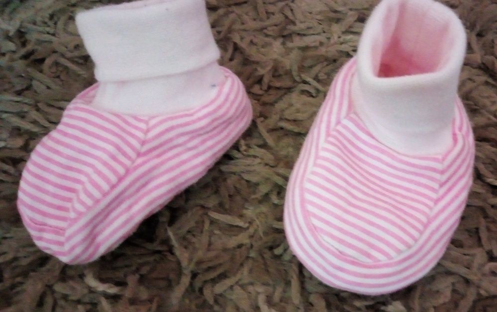Piękne różowe buciki - pantofelki niechodki długość 10 cm
