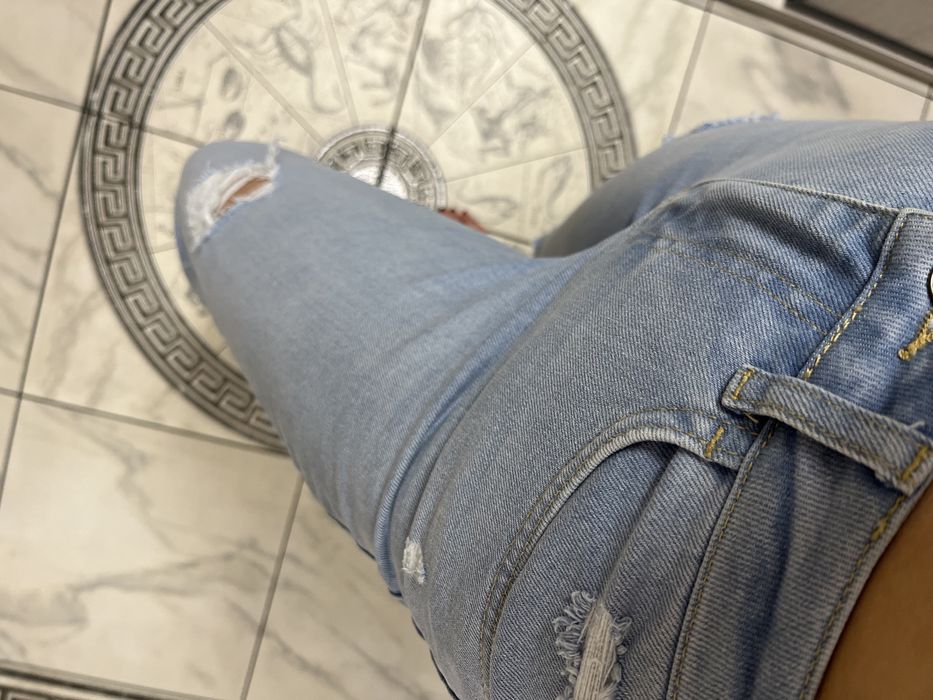 Світлі джинси