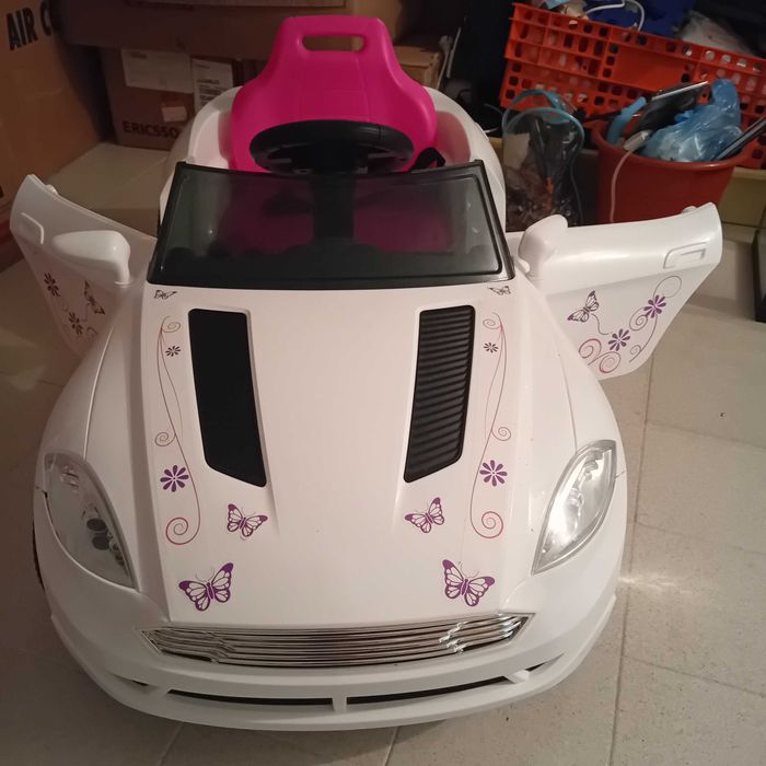 Carro menina passeio