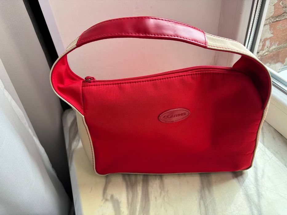 Продам сумку clarins