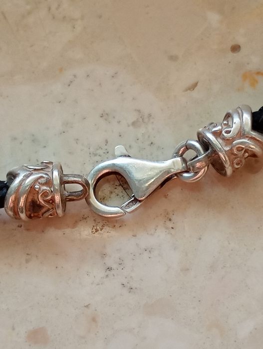 Rzemyk ze srebrnym zapięciem