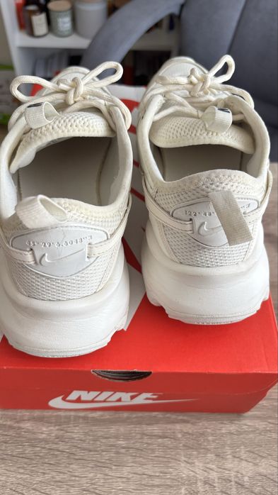 Оригінальні кросівки Nike, нові, 26 см (по устілці)