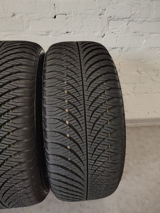 НОВІ  ШИНИ 215/55 17 Goodyear  всезезон