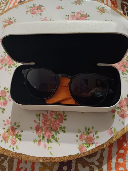 Óculos de sol da Calvin Klein unisexo pouco usados