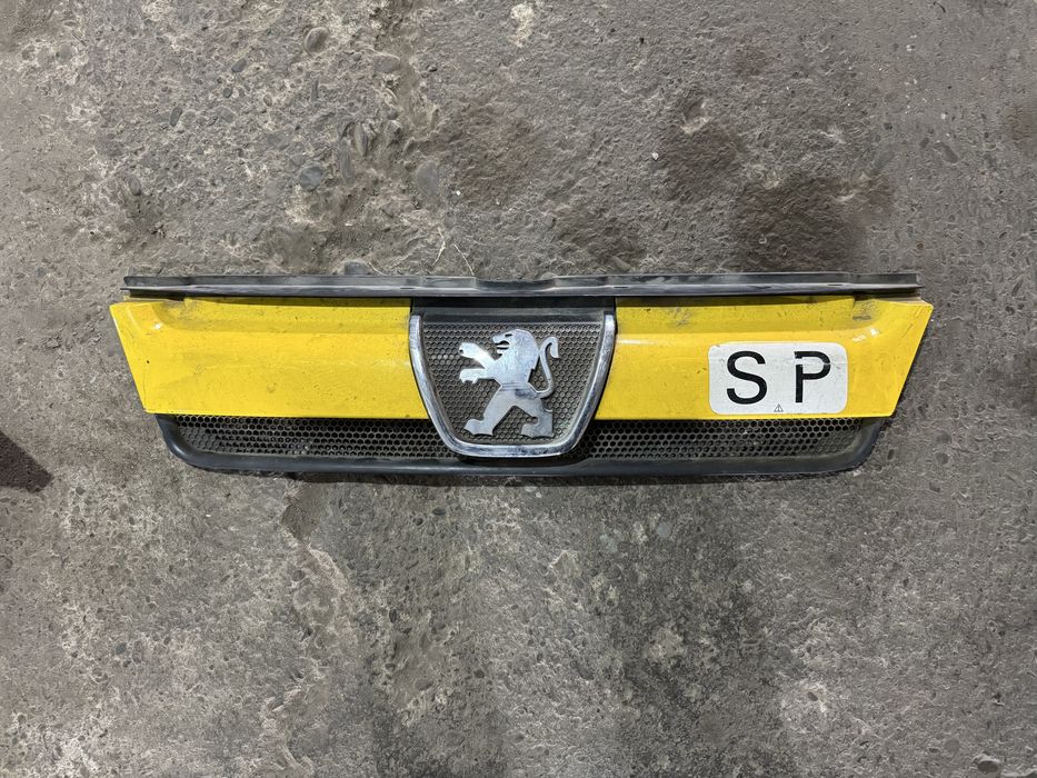 Решітка решетка радіатора Пежо боксер Peugeot boxer 2002р