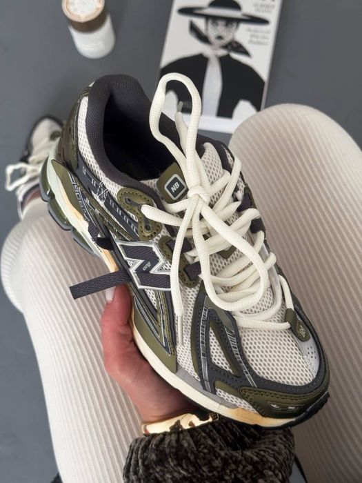 Спортивні жіночі кросівки New Balance 1906A Green хакі