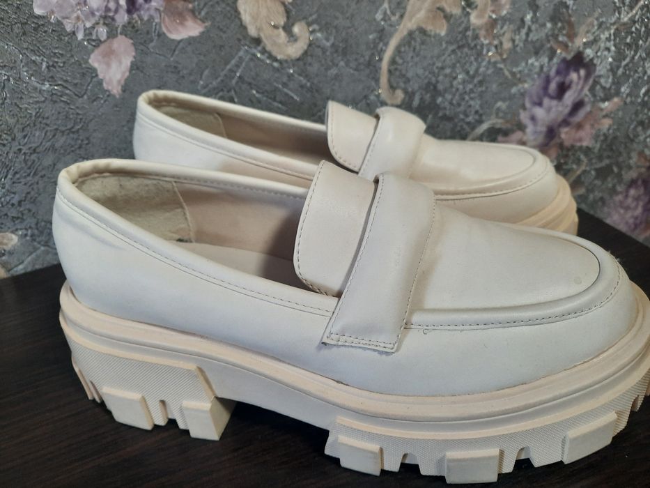 Продам туфельки для школы