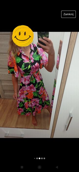 Piękna sukienka midi w kwiaty Reserved
