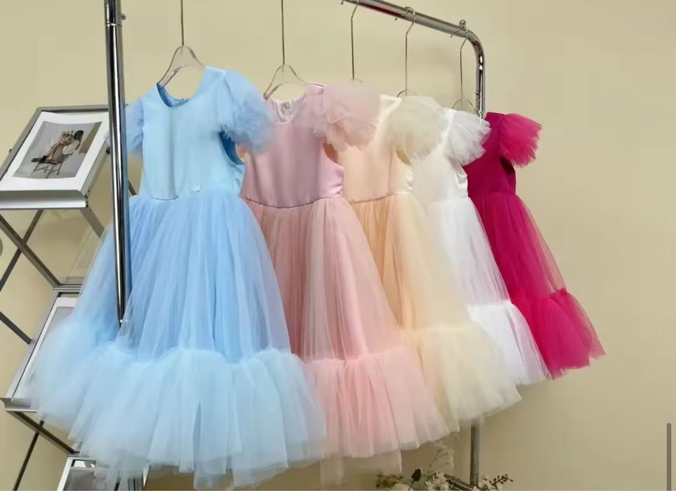 Блакитна святкова сукня з пишною юбкою 4-6 років (110-122)