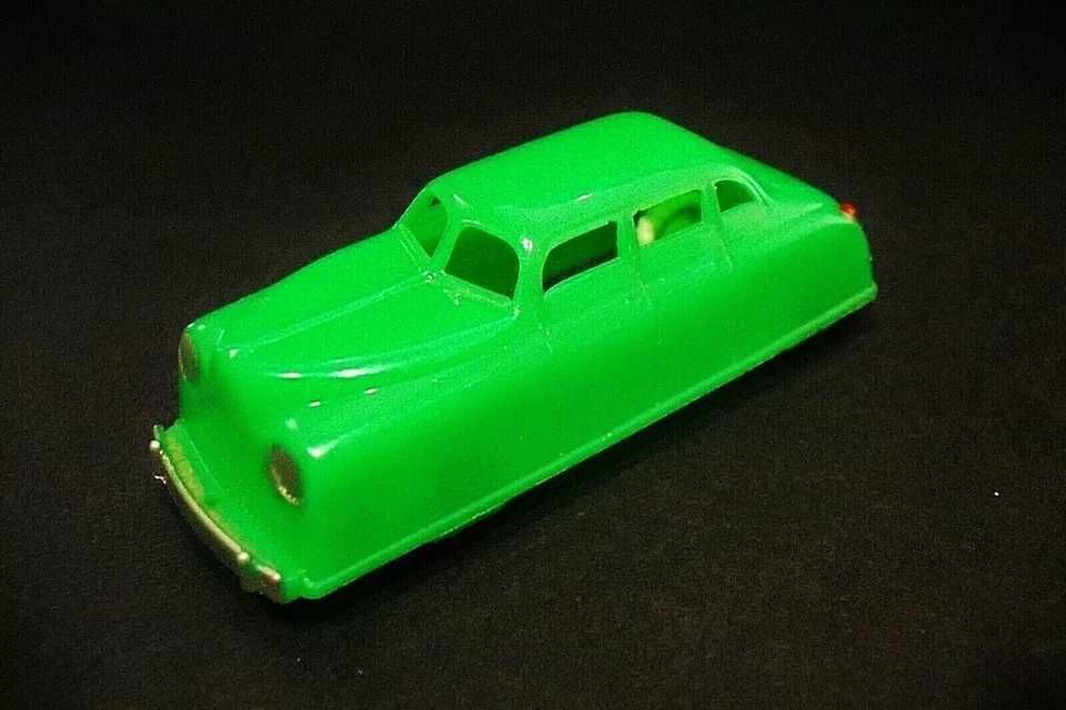 RENWAL 1950's green plastic nº143 toy car made in USA