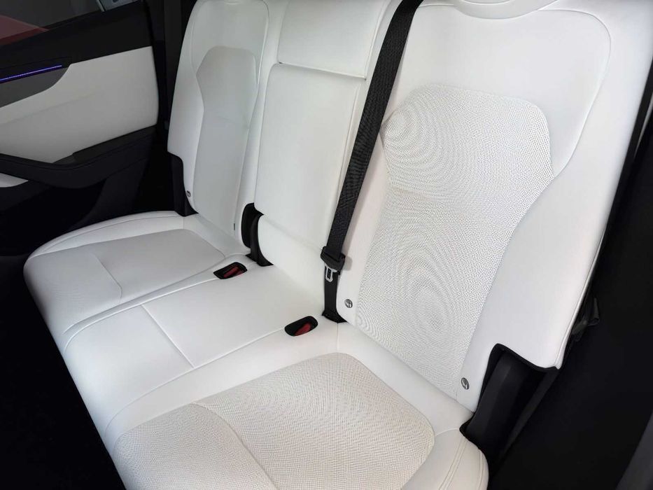 Tesla Model Y      2026