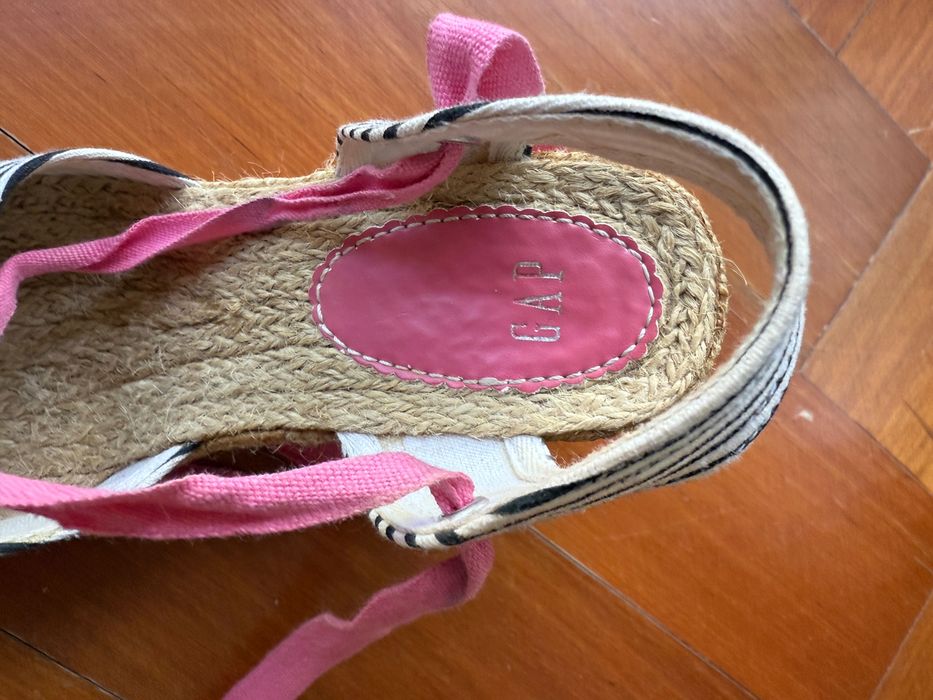 Sandálias GAP tamanho 37,5