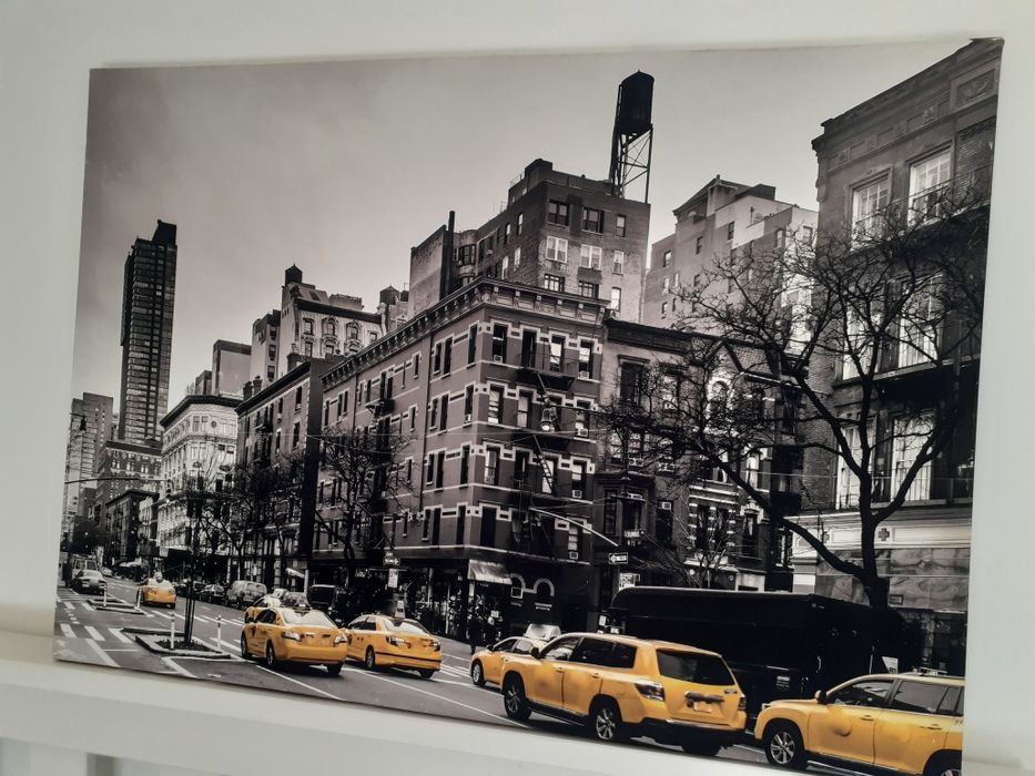 Pósteres com fotos de Nova Iorque, Londres e mapa da UE