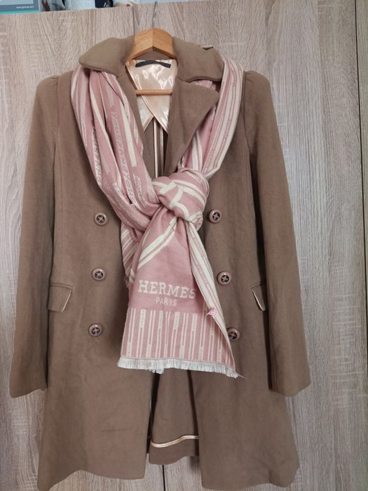Płaszcz damski Guess S  (80 % wełna)