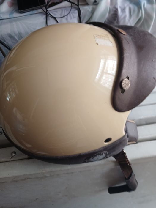 Capacete antigo de marca