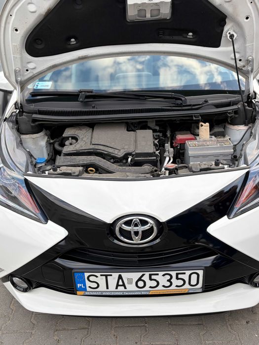 samochód toyota aygo