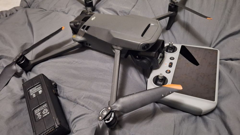 Квадрокоптер DJI Mavic 3 pro