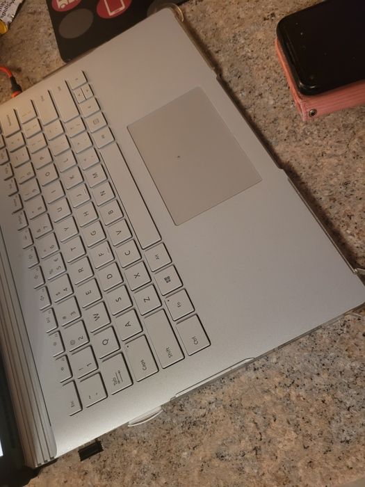 Etui UAG do Surface book 13.5
