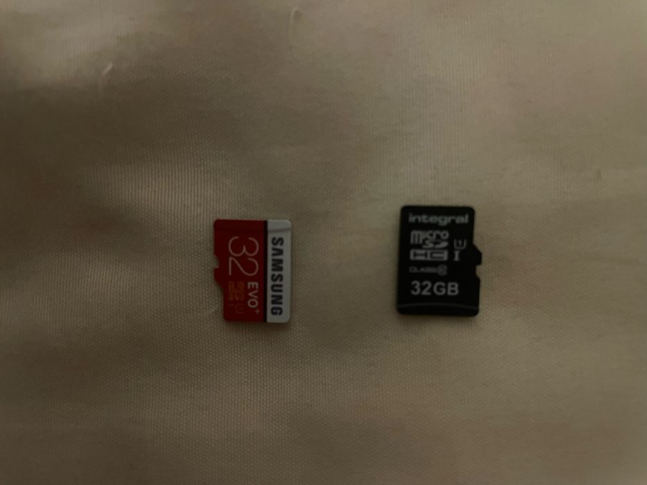 2 cartoes de memoria 32 gb 8€ cada