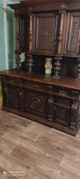 Антикварный  буфет