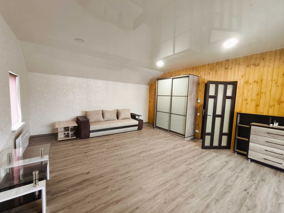 Продаж заміського будинку