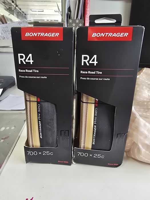 28mm Bontrager R4 Bontrager Copertone R4 Classics Hard-case Lite
