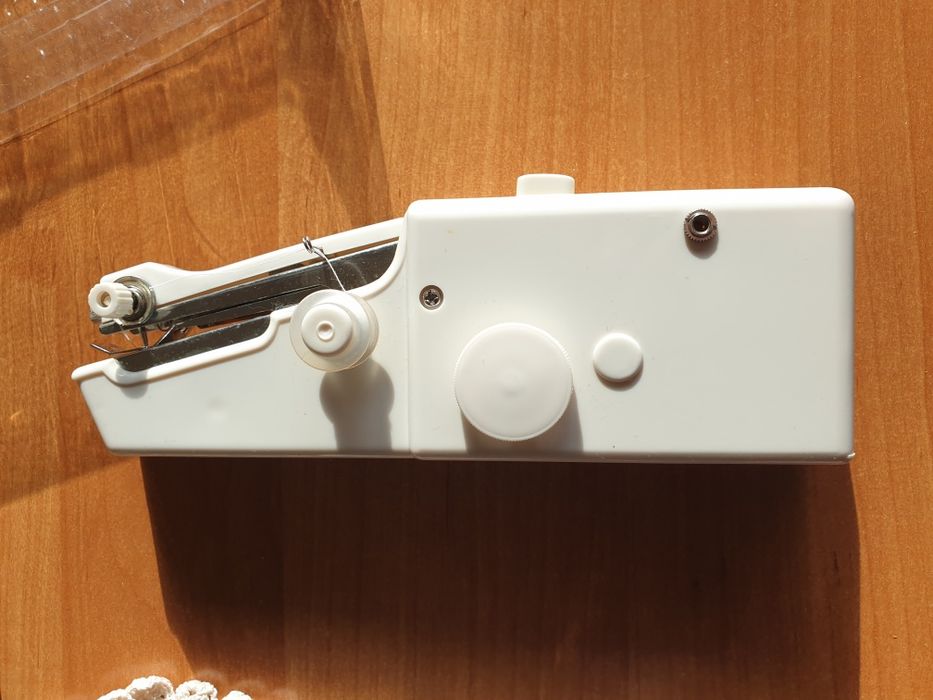 Maszyna do szycia podróżna