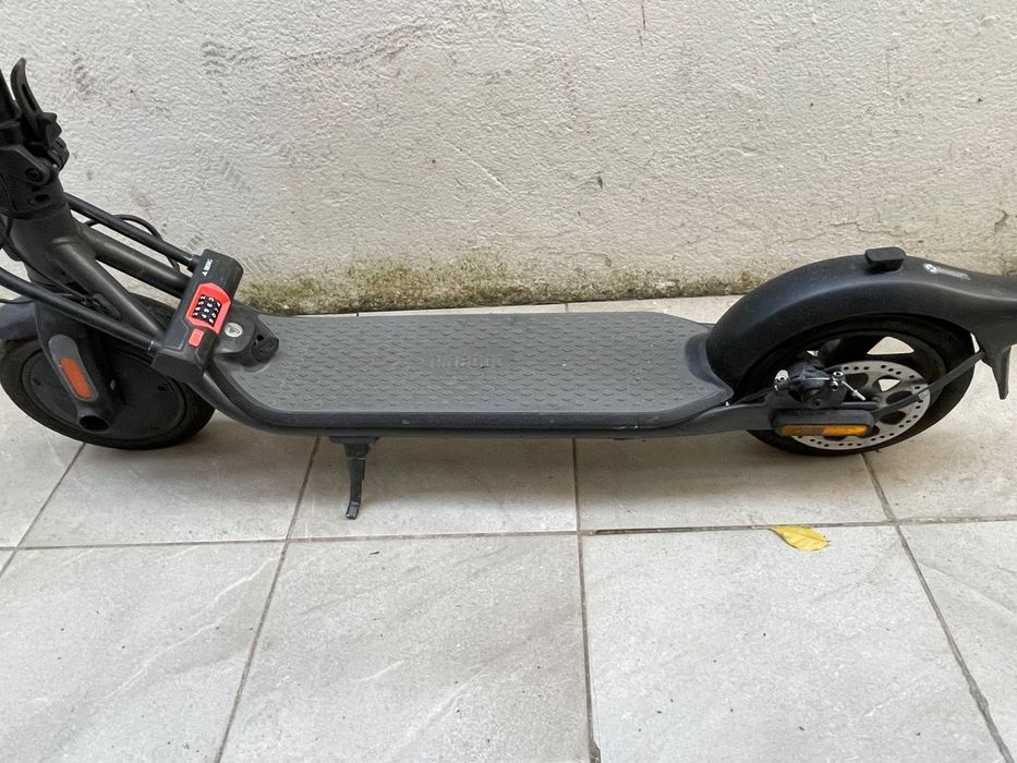 Trotinete Elétrica SEGWAY-NINEBOT NINEBOT F25E II (250 W - Autonomia: 25 Km - Preto)