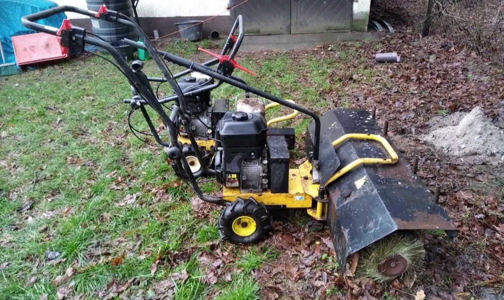 Zestaw zamiatarek marki Texas z silnikiem Briggs&Stratton