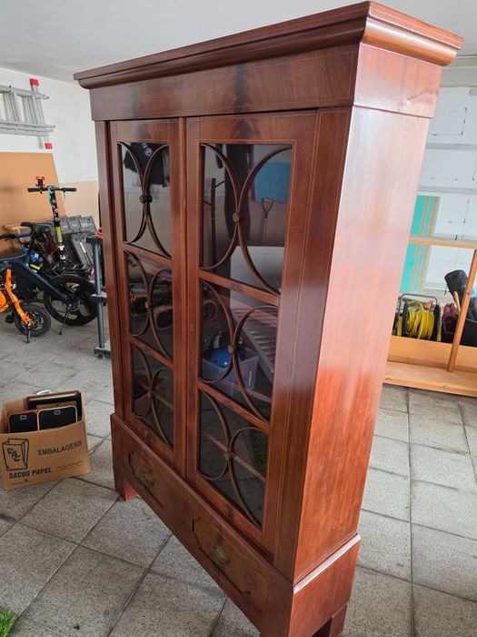 Vitrine Vintage em madeira maciça