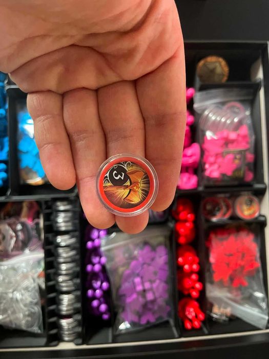 Wojna w Krainie Czarów + insert + kapsle na żetony