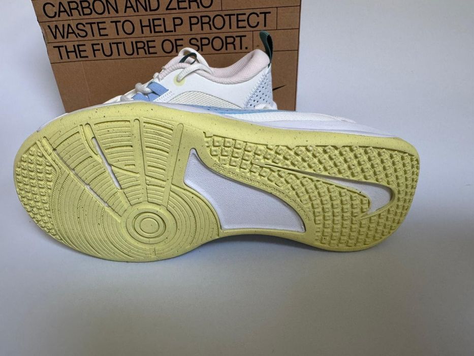 Nowe sneakersy Nike Omni Multi-Court GS białe beżowe 35,5