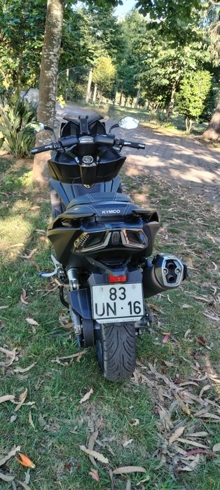 KYMCO Ak 550 como nova