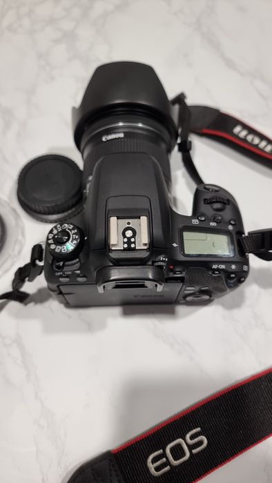 Canon EOS 77D + lente EF-S 10-18mm IS STM