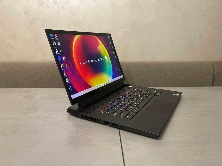 Ігровий ноутбук Dell Alienware 15 R3 / 15,6" FHD IPS / i7-10750H / 16GB / 512GB / GeForce RTX 2070 Super 8GB