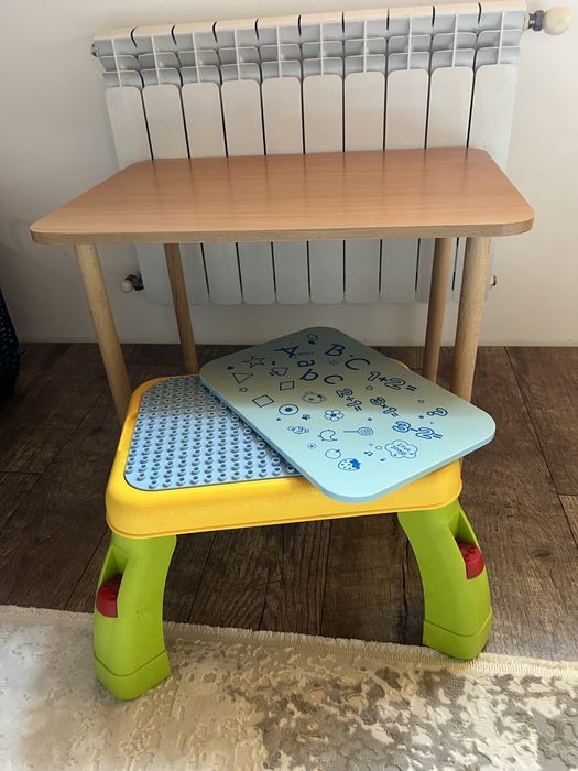 Продам дитячий столик з маленьким столиком для конструктора