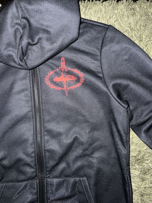 Conjunto de Moletom Preto com Estampa Vermelha