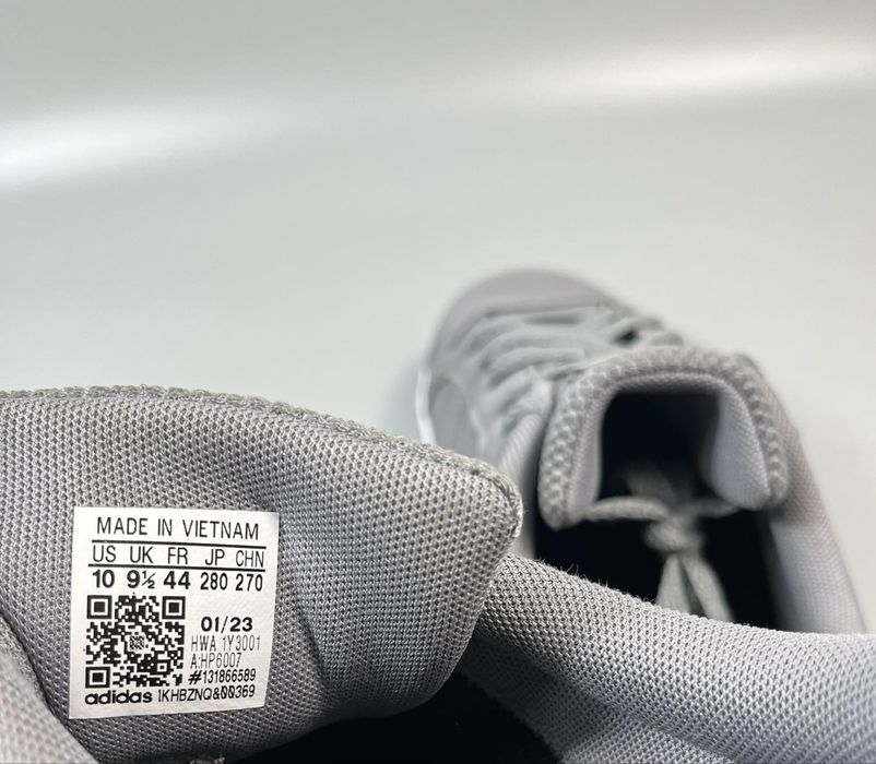 Кросівки Adidas 44 розмір (по стельке 28 см)
