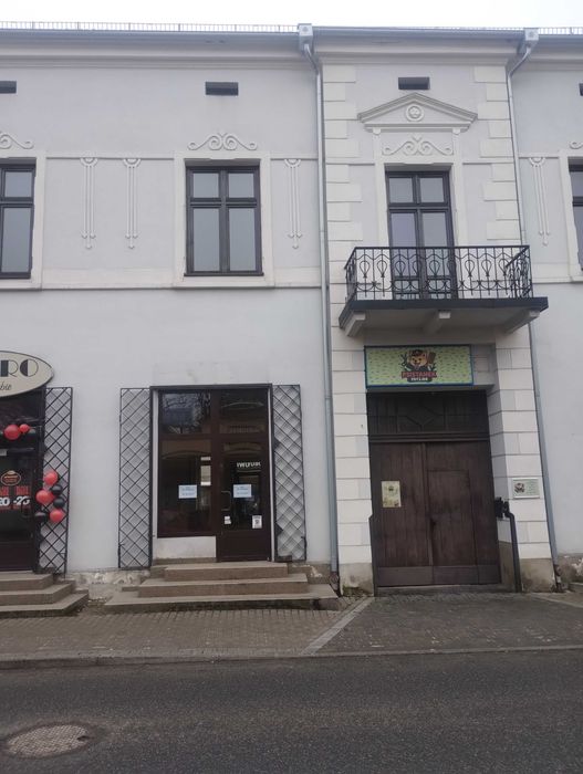 Do wynajęcia lokal handlowo-usługowy w rynku w  Krzeszowicach