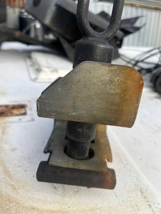 Hak zaczep przedni DAF