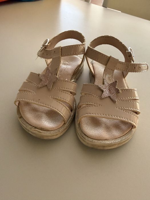 Tenis e sandalias como novos