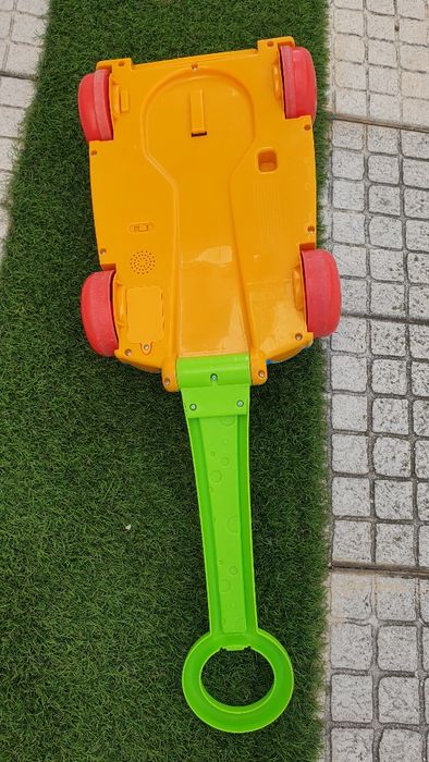 carro fisher price de arrasto com som carro andador