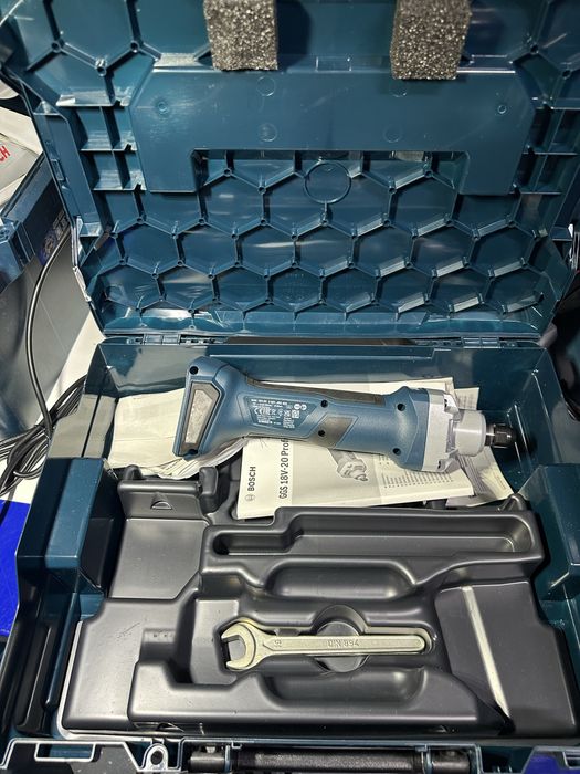 Акумуляторна пряма шліфувальна машина Bosch GGS 18 V-LI + L-BOXX